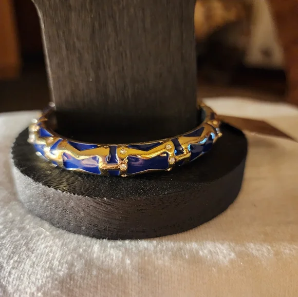 STUNNING Sequin™ Navy Enamel & Gold-Tone Hinged Bangle Bracelet - Picture 4 of 4